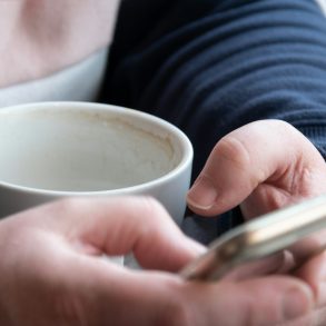 Van wie is het telefoonnummer 010 3180204